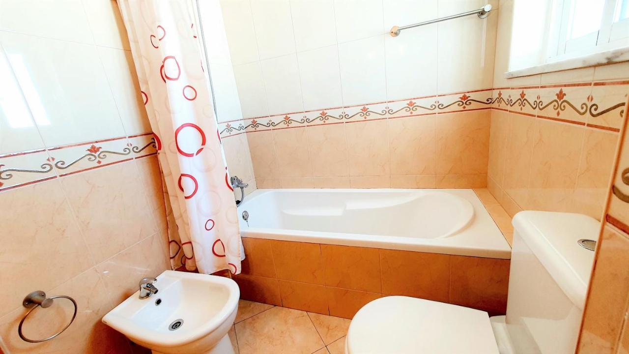 Quarteira Beach Vacation: 2Br Steps To The Sand מראה חיצוני תמונה