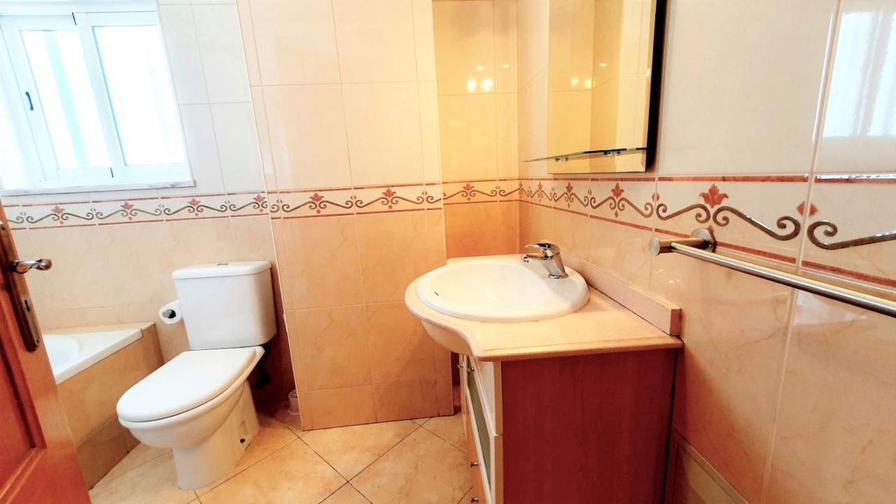 Quarteira Beach Vacation: 2Br Steps To The Sand מראה חיצוני תמונה